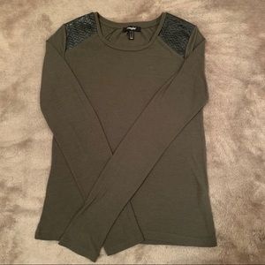 Jennyfer Long Sleeve T-Shirt Faux Leather Shoulders Pullover Crewneck Green